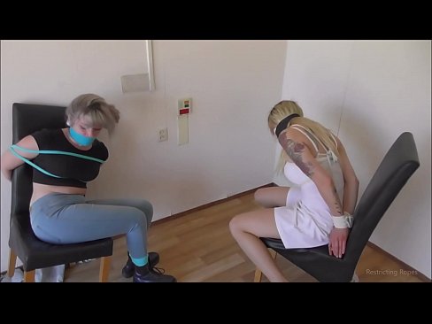❤️ روږدي / تړل شوي او په غم کې ګنډل / نجلۍ په ps.sex-porntube.ru